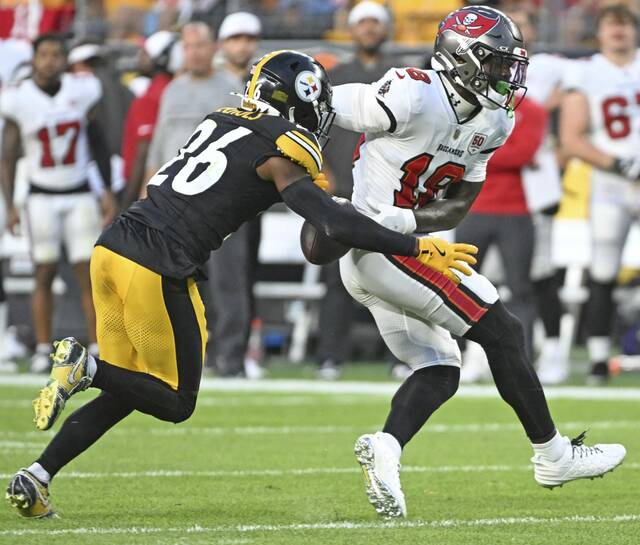 8781695_web1_ptr-SteelersBucs16-081725