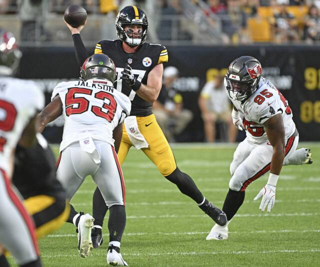 8781695_web1_ptr-SteelersBucs18-081725