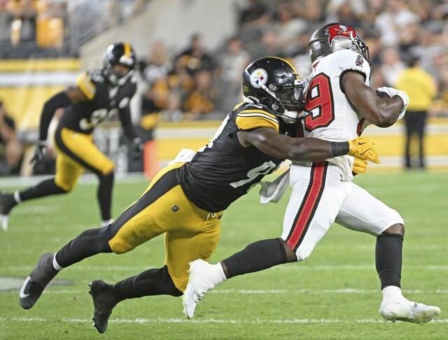 8781695_web1_ptr-SteelersBucs28-081725