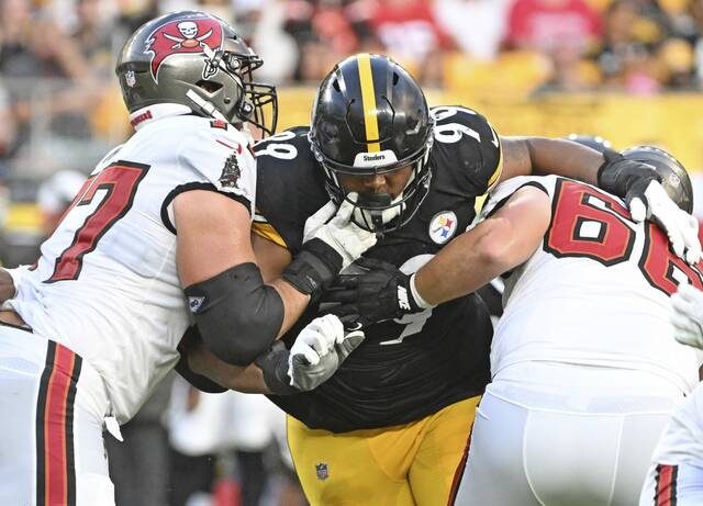 8783521_web1_ptr-SteelersBucs11-081725