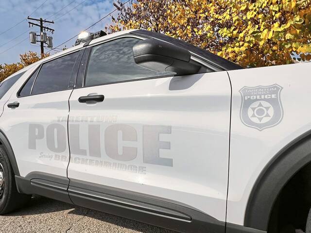 8783809_web1_web-tarentum-police-car-110424