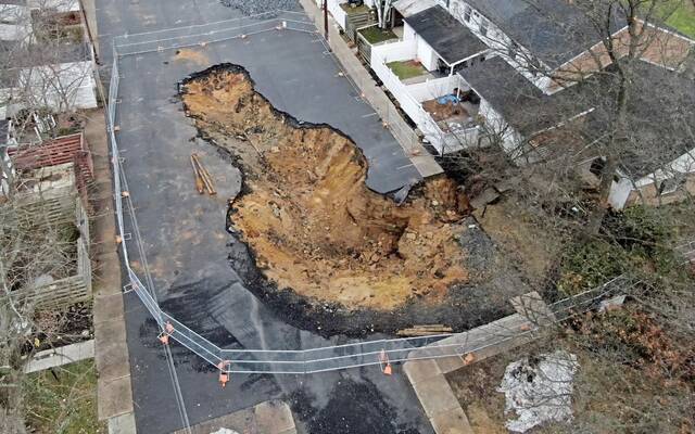 8786536_web1_sinkhole
