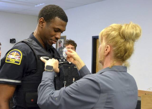 Maine police officer arrested by ICE agrees to voluntarily leave country