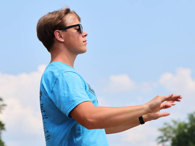 8787443_web1_7-Jon