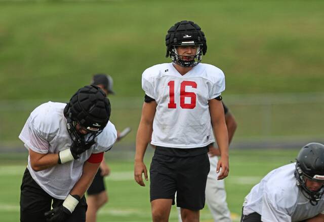 With star quarterback returning, Elizabeth Forward sets goals high