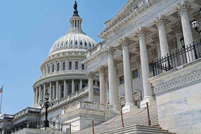 8802089_web1_web-capitolUS-d