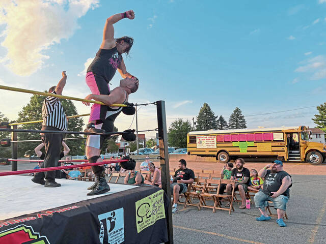 8804019_web1_vnd-CitizensHoseWrestling2-082425