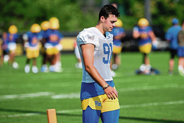 8810290_web1_gtr-PittFB001-073125