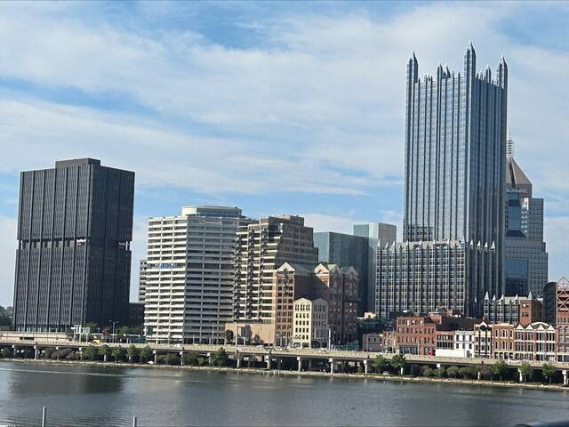 8810894_web1_PTR-Downtown-Pittsburgh-Smithfield-St-Briidge-2025-FILE-002