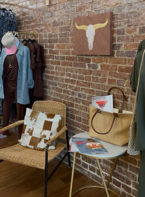 8811249_web1_East-West-Boutique-Maura-Spang--2-