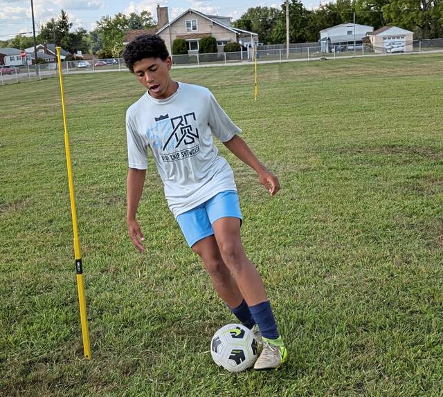 Young Riverview boys soccer team gets early-season experience