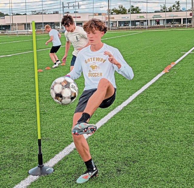 Gateway boys soccer working to find identity in early going