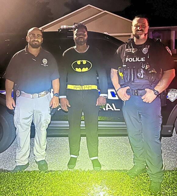8819954_web1_gtr-BatmanStopsBurglar-083025