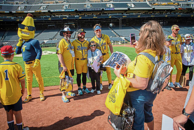8821272_web1_ptr-SavannahBananas10