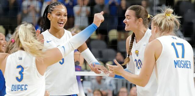 8824570_web1_ptr-Pittvolley02-090125
