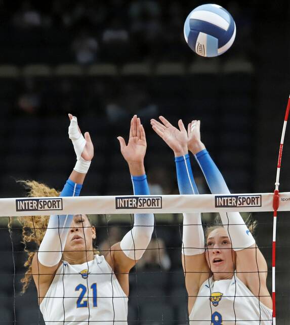 8824570_web1_ptr-Pittvolley03-090125