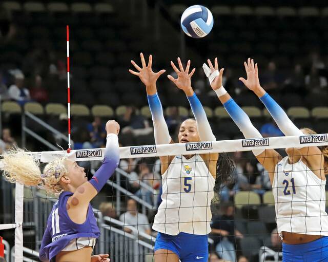 8824570_web1_ptr-Pittvolley04-090125