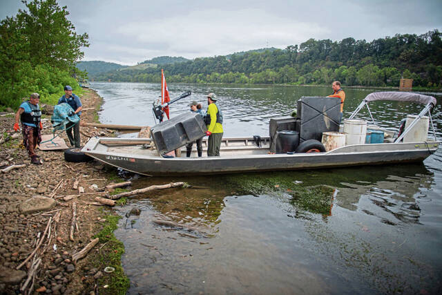 8793590_web1_vnd-rivertrash14-083125