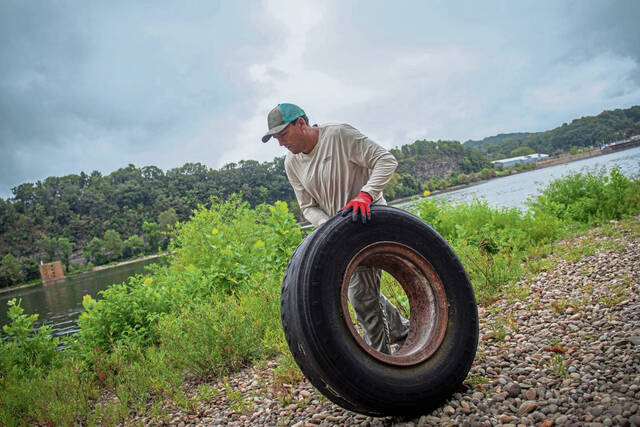 8793590_web1_vnd-rivertrash5-083125