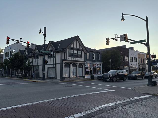 8808611_web1_SEW-SewWalkSign-090425