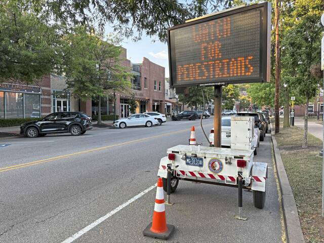8808611_web1_SEW-SewWalkSign2-090425