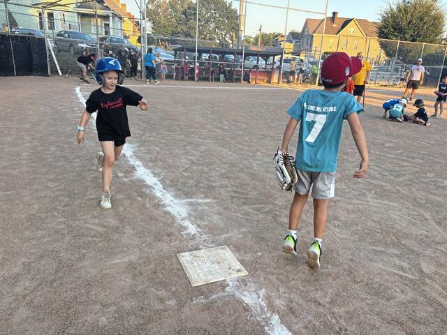 8808860_web1_HER-AspTeeBall-090425