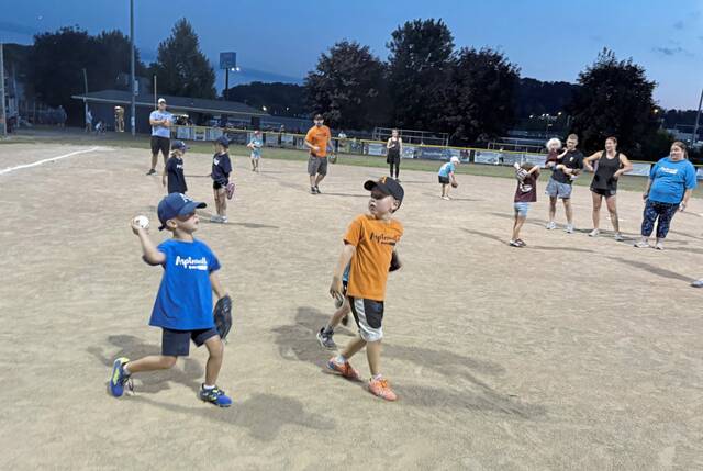 8808860_web1_HER-AspTeeBall10-090425