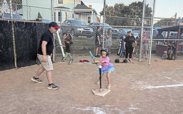 8808860_web1_HER-AspTeeBall3-090425