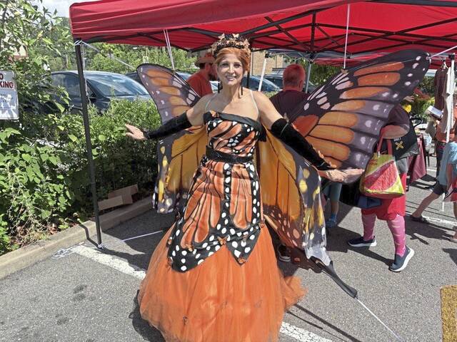 8810021_web1_sig-monarch5