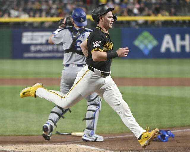 8810707_web1_ptr-BucsDodgers12-090325