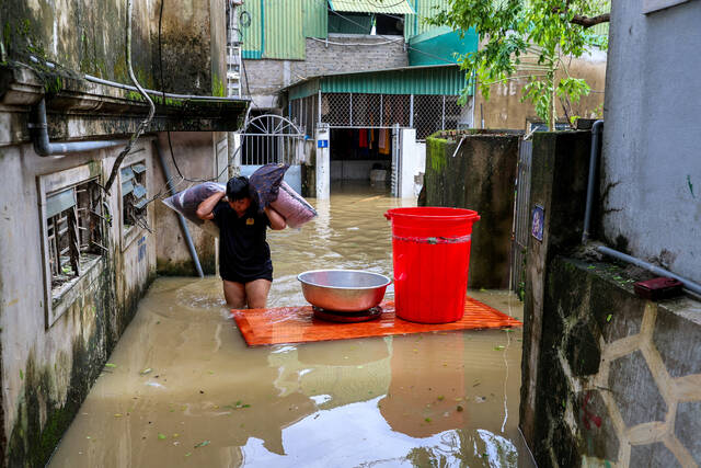 8810791_web1_2025-09-30T064757Z_1866552928_RC262HAKAGHF_RTRMADP_3_ASIA-WEATHER-VIETNAM