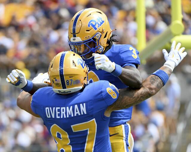 Eli Holstein throws career-high 4 TDs as Pitt steamrolls Duquesne in opener