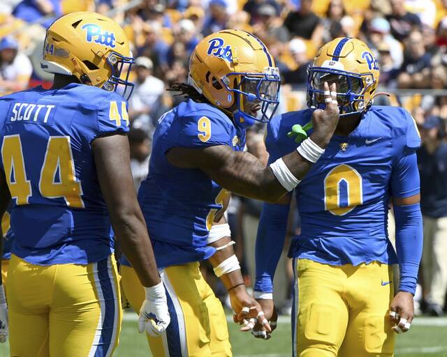 8827836_web1_ptr-PittFB01-090325