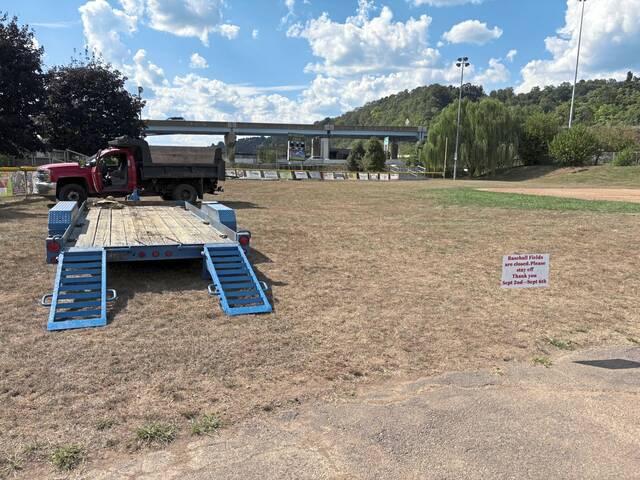 8829636_web1_HER-AspBallfield3-091125