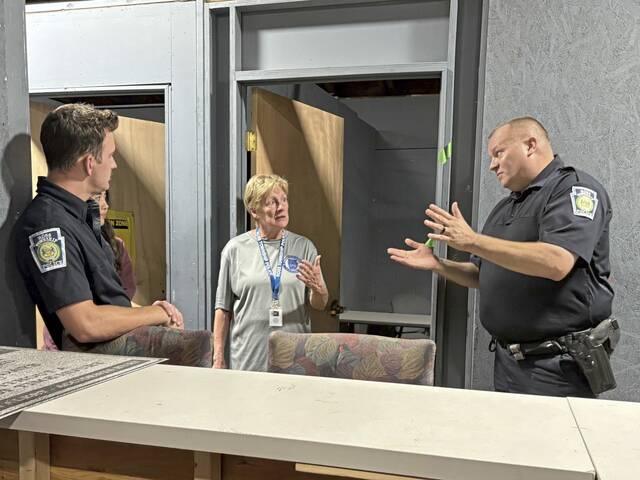 8830426_web1_nhj-rosspoliceacademy5-102325