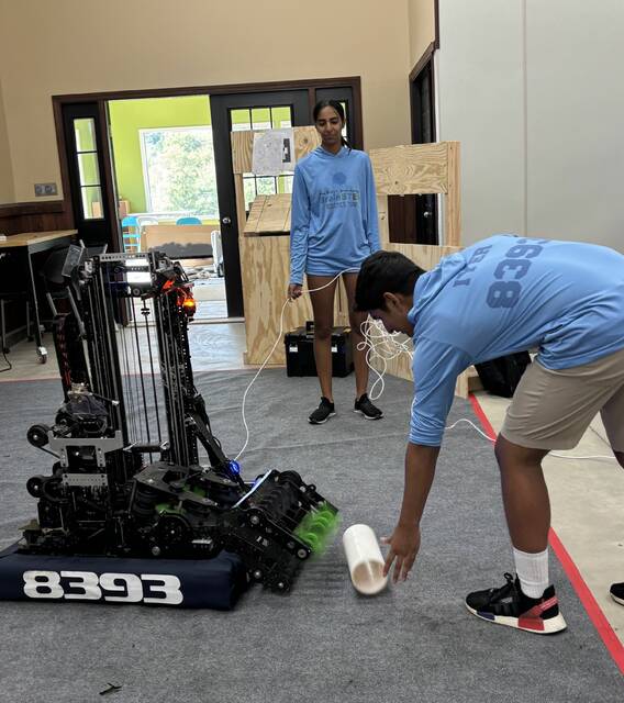 8831667_web1_naj-RoboticsTeam5-091125