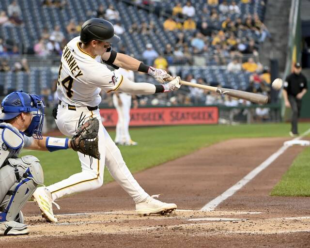 8833011_web1_ptr-BucsDodgers07-090425