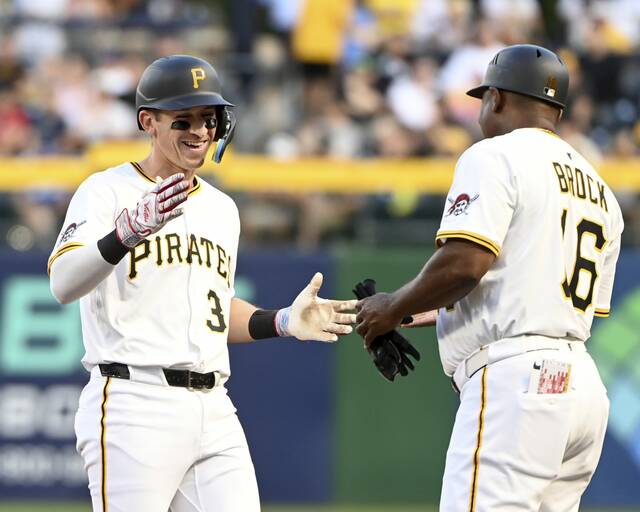 8833011_web1_ptr-BucsDodgers15-090425