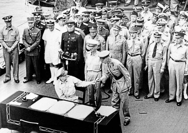 8834568_web1_Japan-surrenders