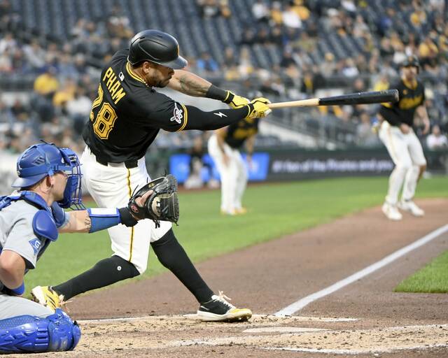 8835080_web1_ptr-BucsDodgers05-090525