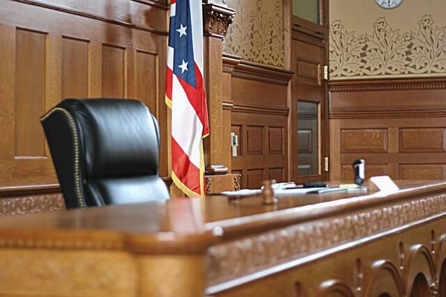 8835737_web1_WEB-courtroom3