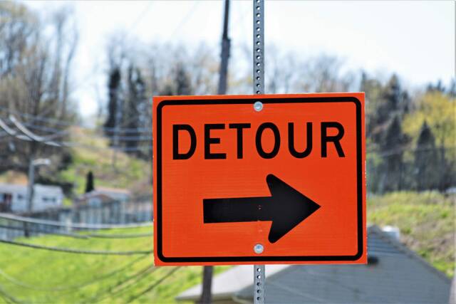 8839431_web1_WEB-detour-sign