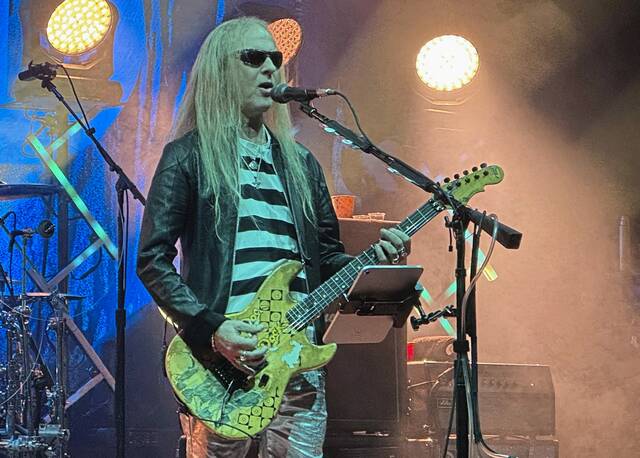8841787_web1_ptr-JerryCantrell1-090725