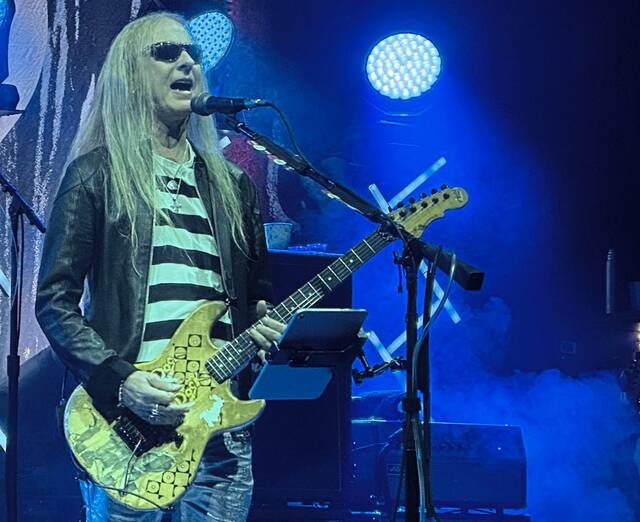 8841787_web1_ptr-JerryCantrell2-090725