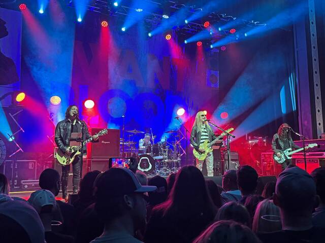 8841787_web1_ptr-JerryCantrell3-090725