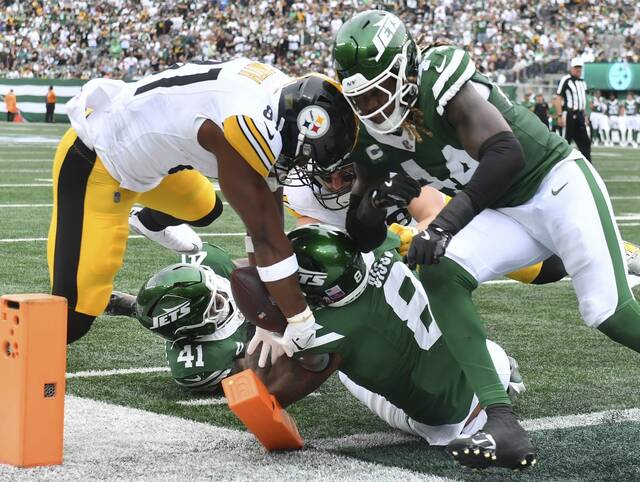 8842114_web1_ptr-Steelers01-090825A