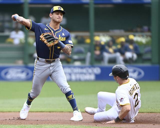 8842123_web1_ptr-BucsBrewers10-090825
