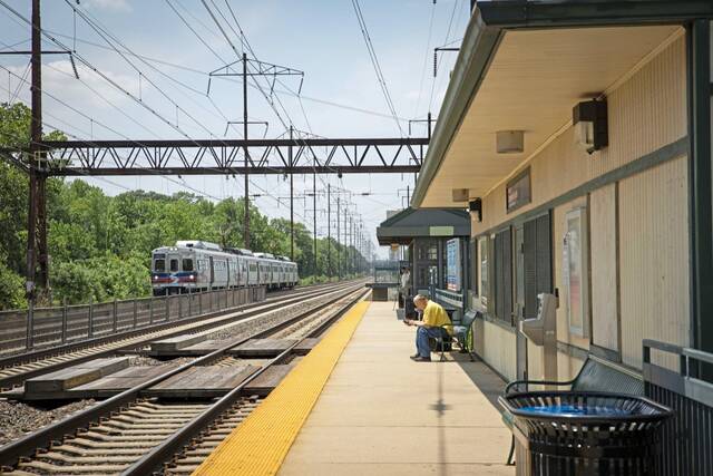 8843749_web1_trainstation