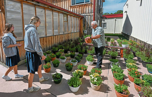 8851184_web1_vnd-harvestgreenhouse3-091125