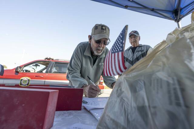 8855121_web1_vnd-movingflag104-091225